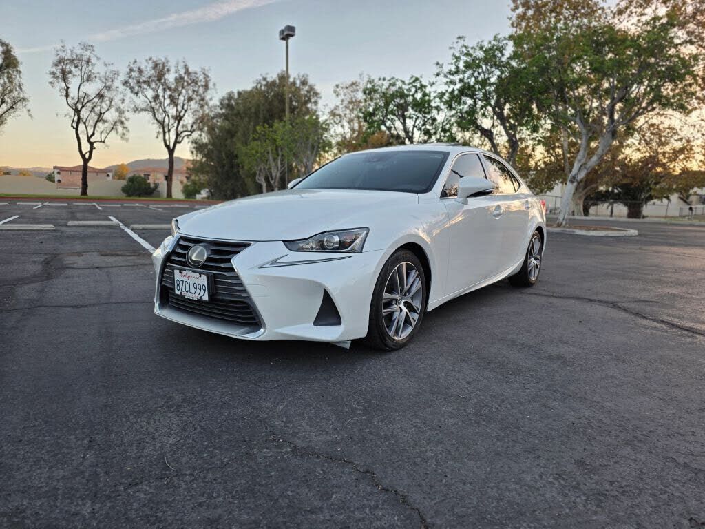 2018 LEXUS IS