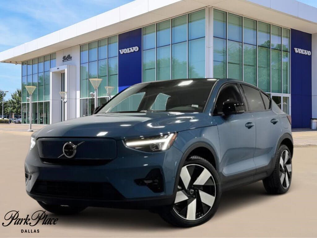 2024 VOLVO C40