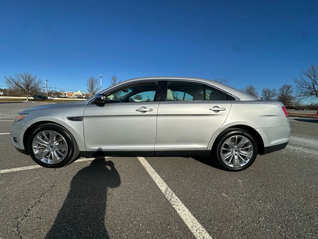2011 FORD Taurus