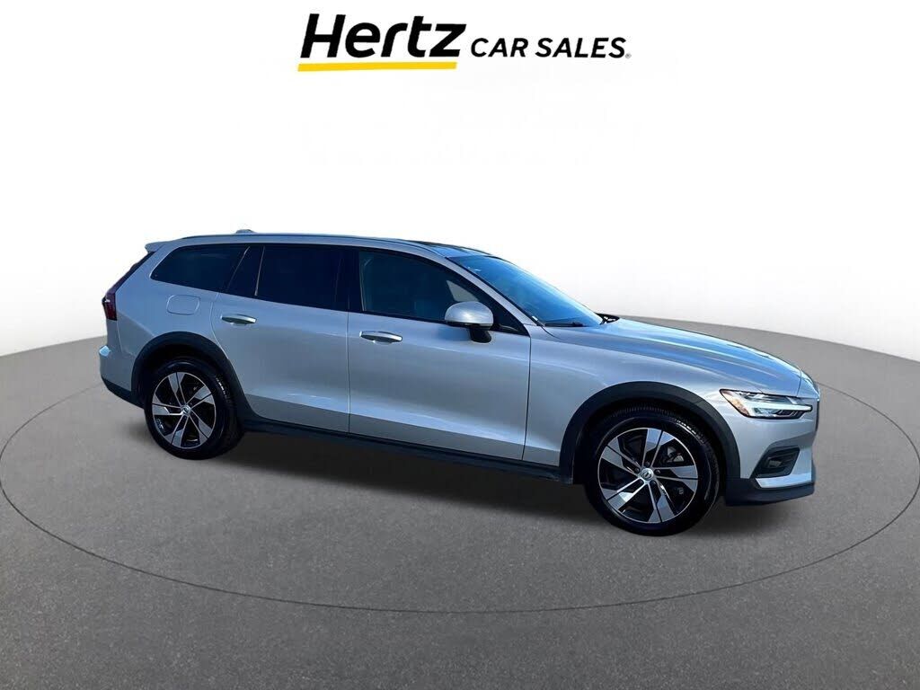 2025 VOLVO V60CC