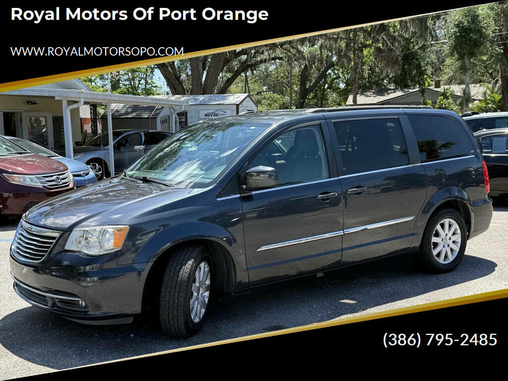 2014 CHRYSLER Town and Country