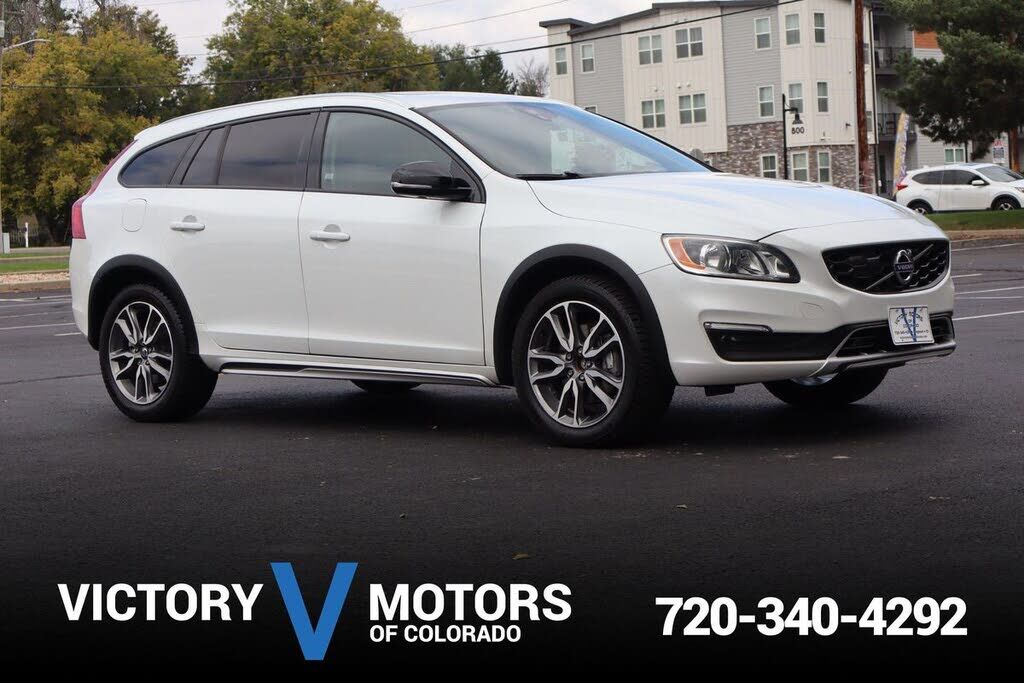 2018 VOLVO V60