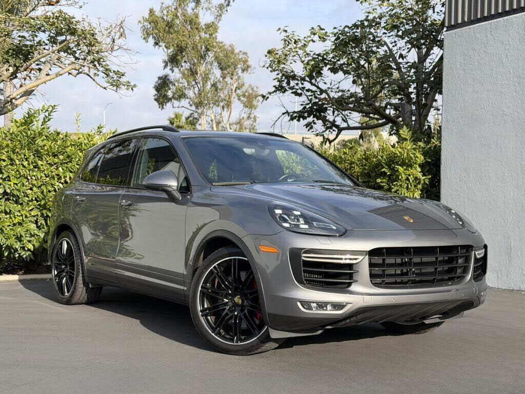 2017 PORSCHE Cayenne
