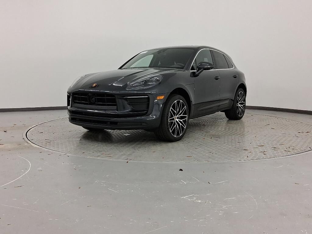 2026 PORSCHE Macan