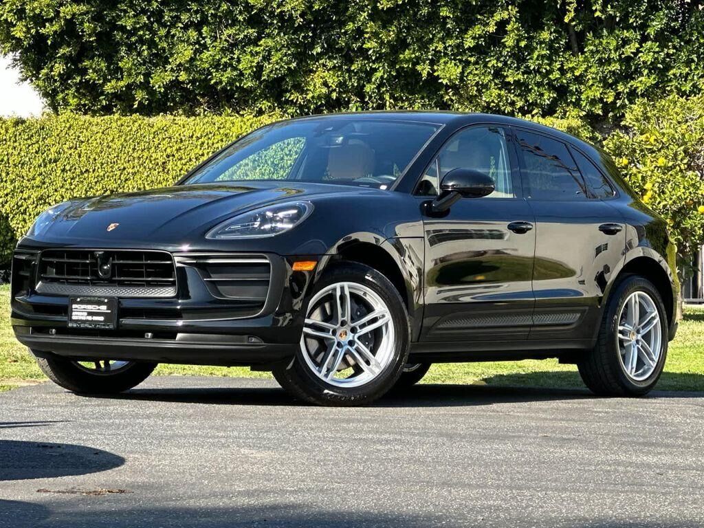2025 PORSCHE Macan