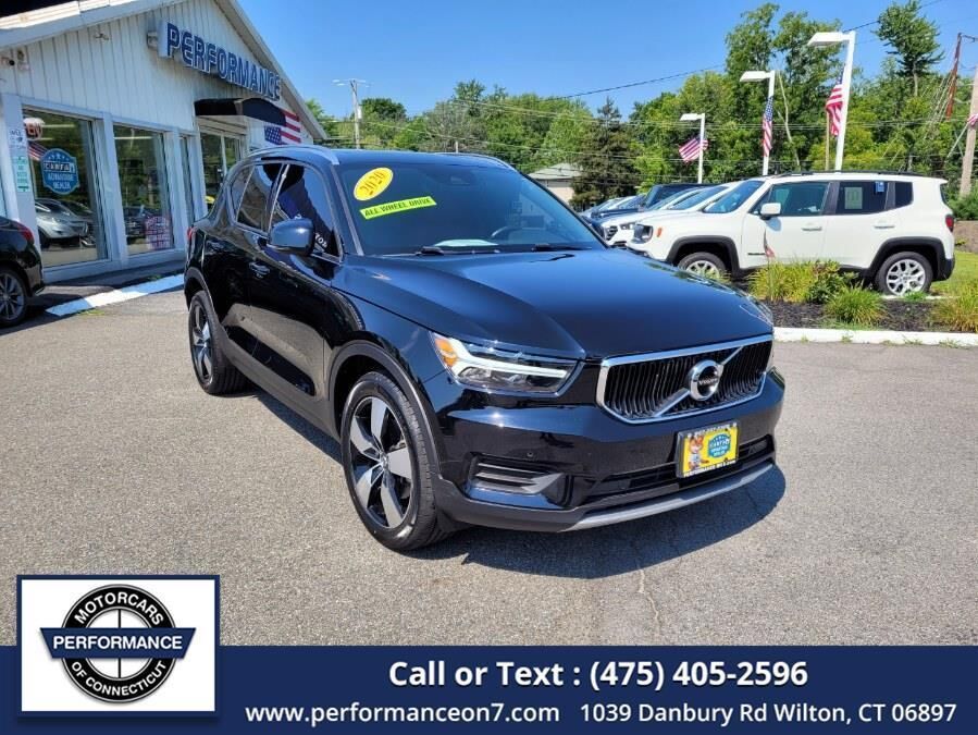 2020 VOLVO XC40