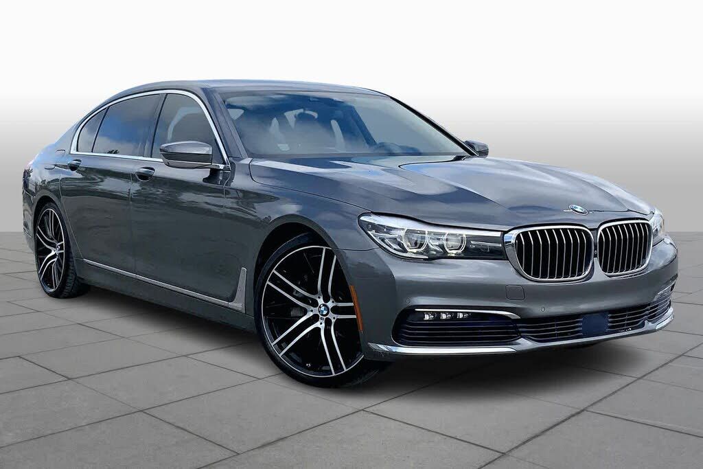 2016 BMW 740i