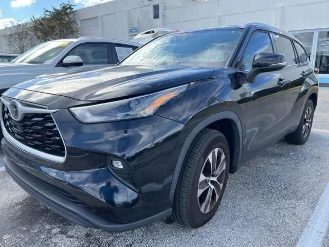 2022 TOYOTA Highlander
