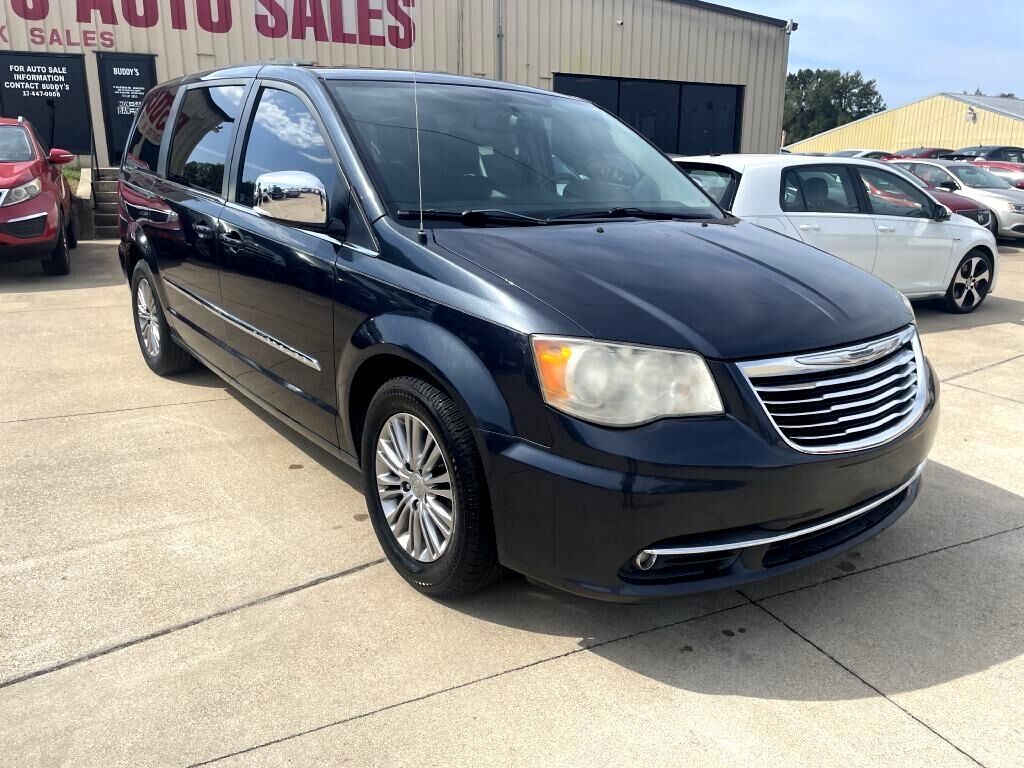 2014 CHRYSLER Town and Country