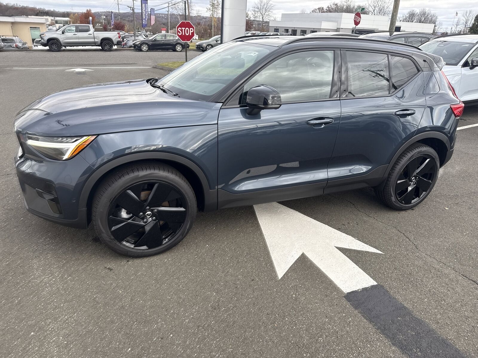 2026 VOLVO XC40