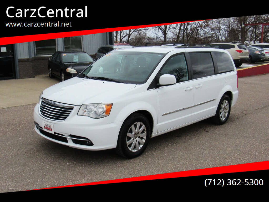 2014 CHRYSLER Town and Country
