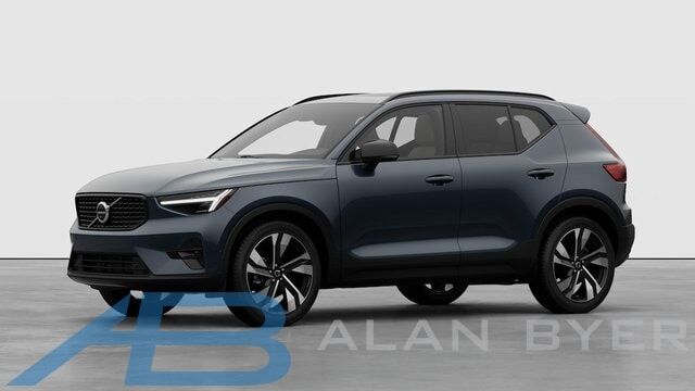 2026 VOLVO XC40