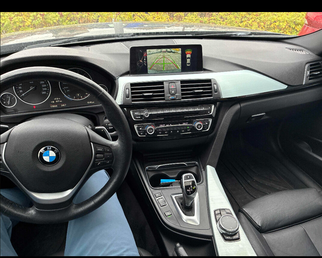 BMW 330e