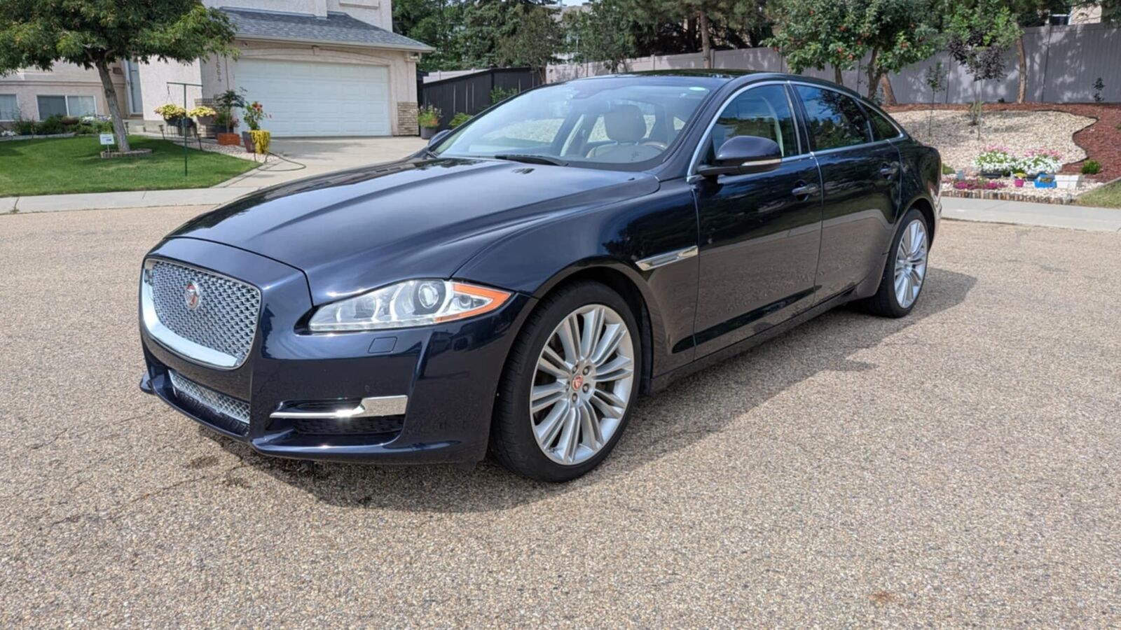 Jaguar XJ