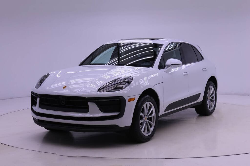 2025 PORSCHE Macan