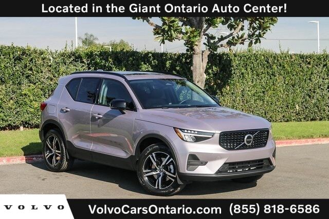 2026 VOLVO XC40