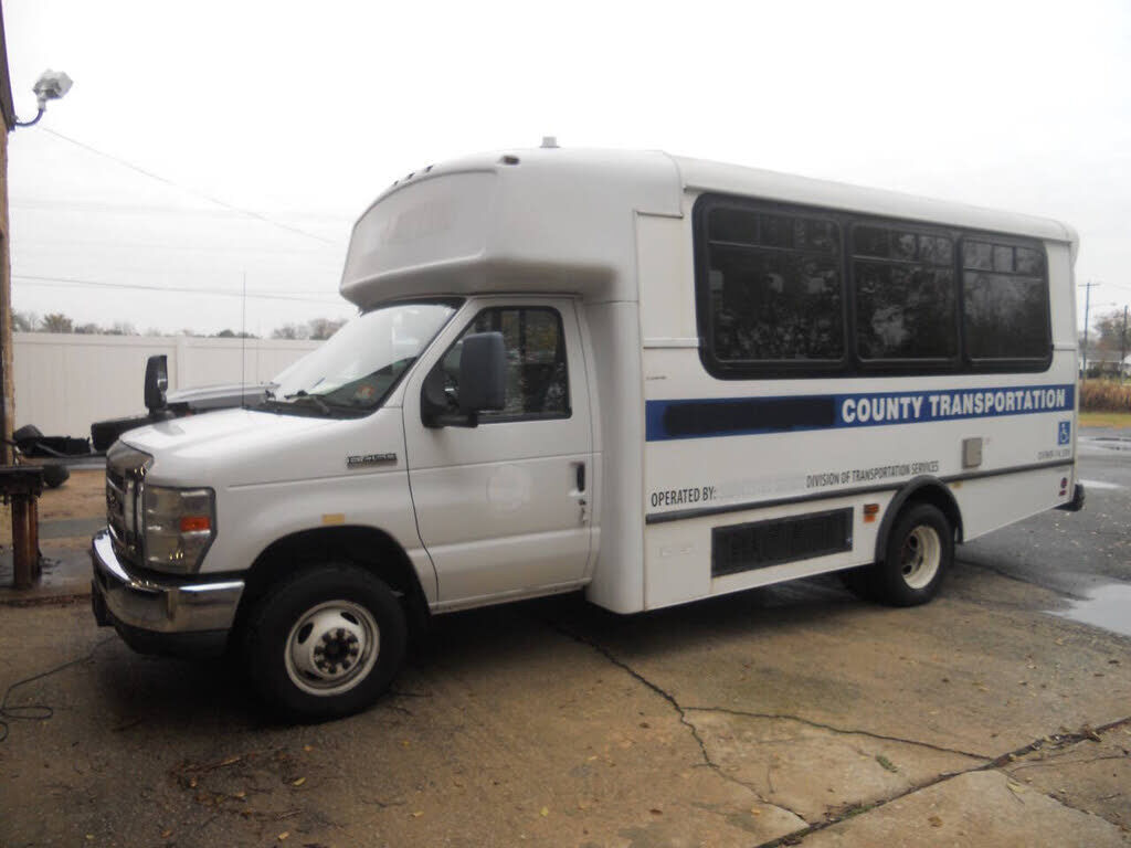 2013 FORD E-450