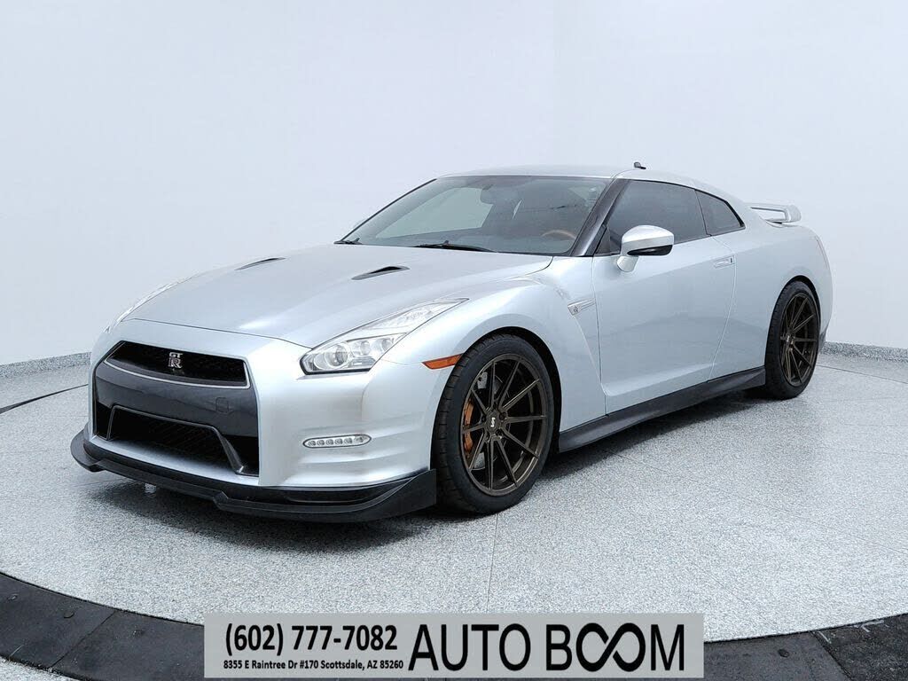 2015 NISSAN GT-R
