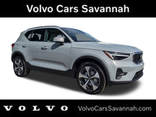 2025 VOLVO XC40