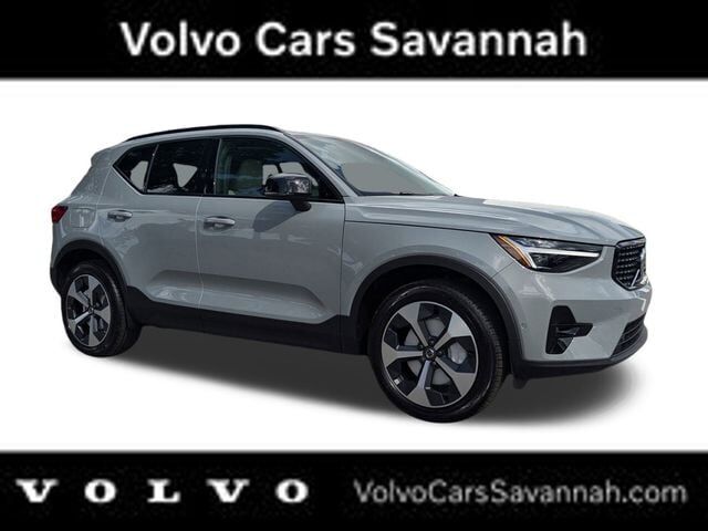 2025 VOLVO XC40