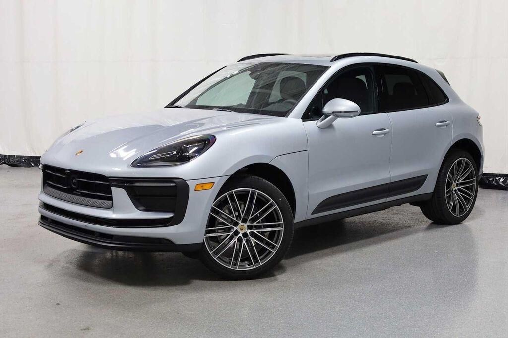 2026 PORSCHE Macan