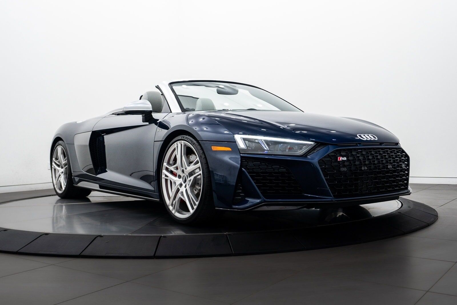 2020 AUDI R8