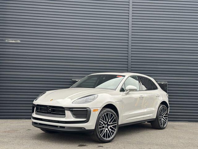 2026 PORSCHE Macan