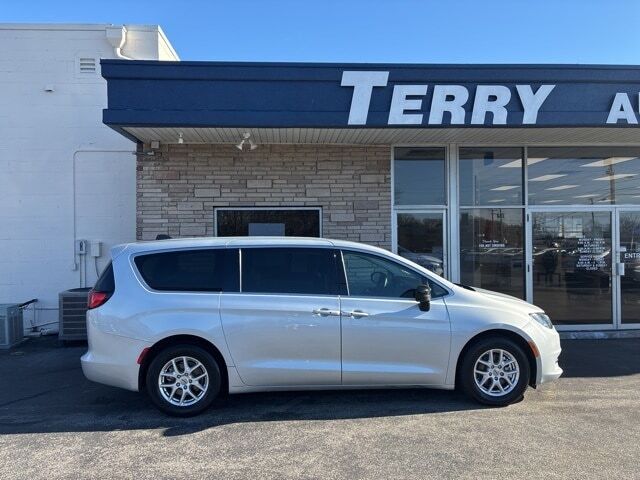 2024 CHRYSLER Voyager
