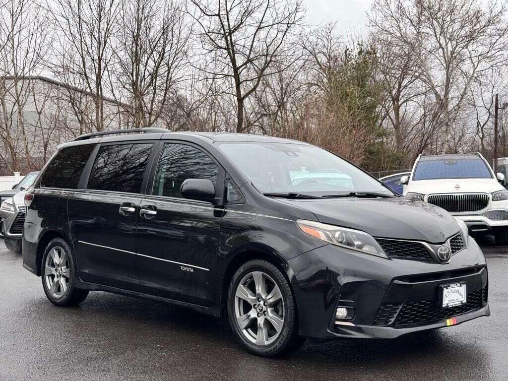 2018 TOYOTA Sienna