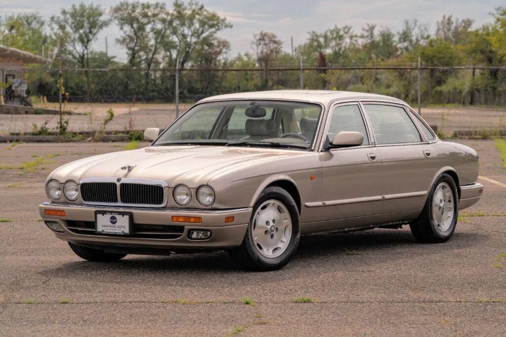 Jaguar XJ6