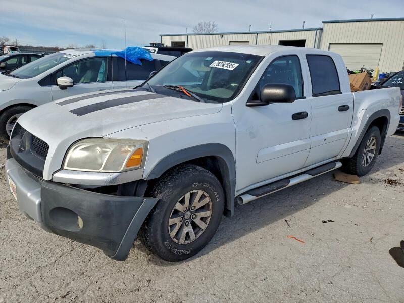 Mitsubishi Raider