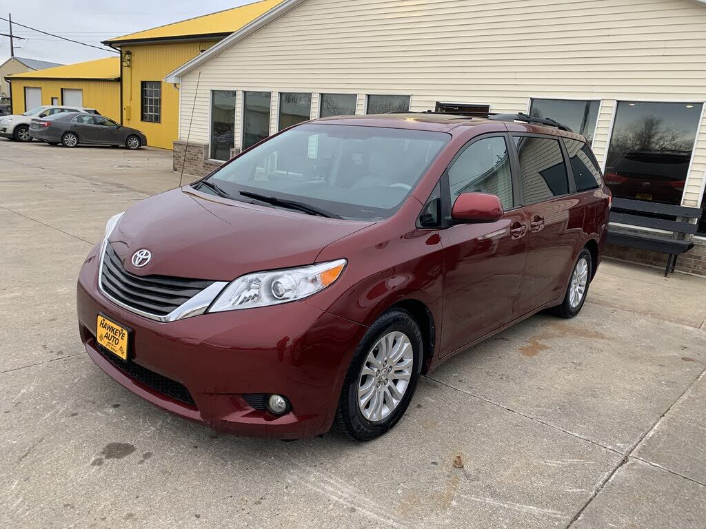 2011 TOYOTA Sienna