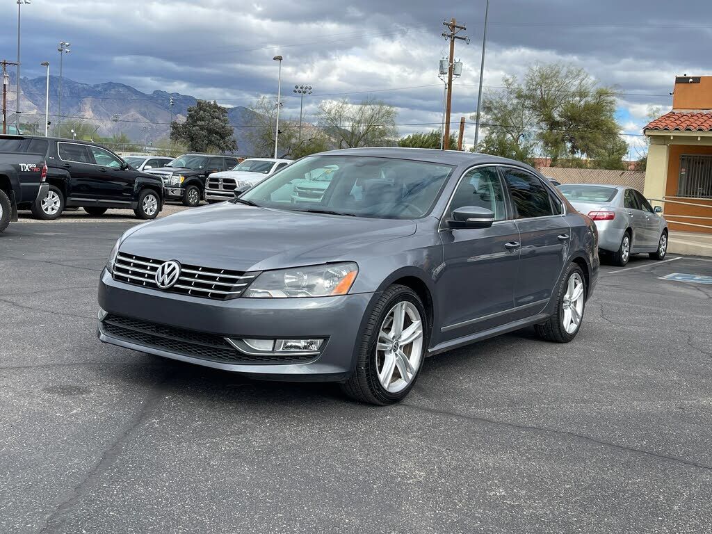 2013 VOLKSWAGEN Passat