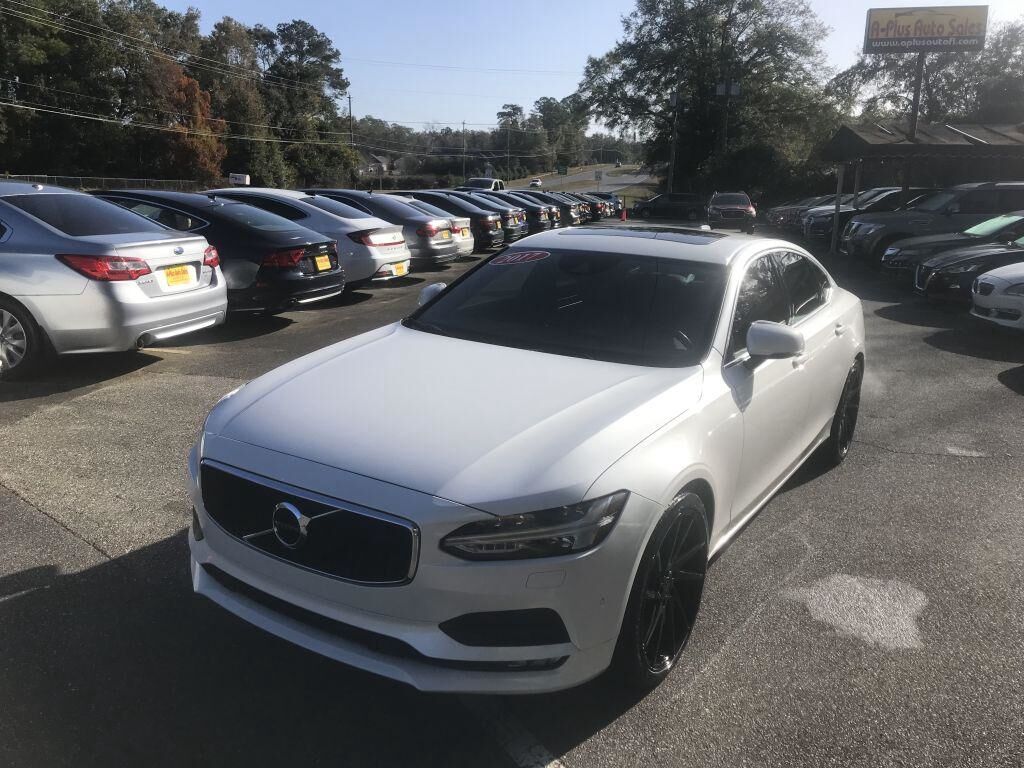 2017 VOLVO S90