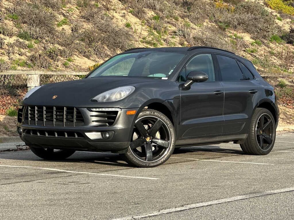 2018 PORSCHE Macan