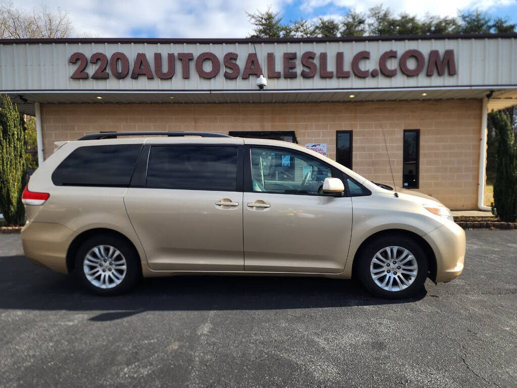 2011 TOYOTA Sienna