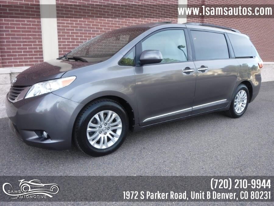 2017 TOYOTA Sienna