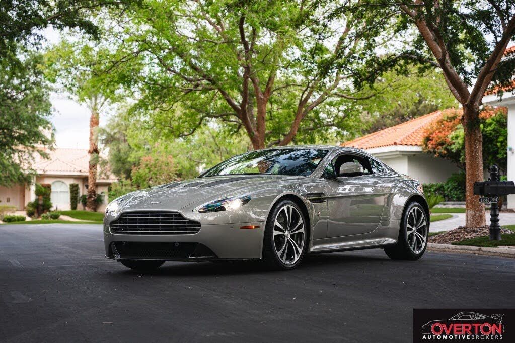 Aston Martin V12 Vantage