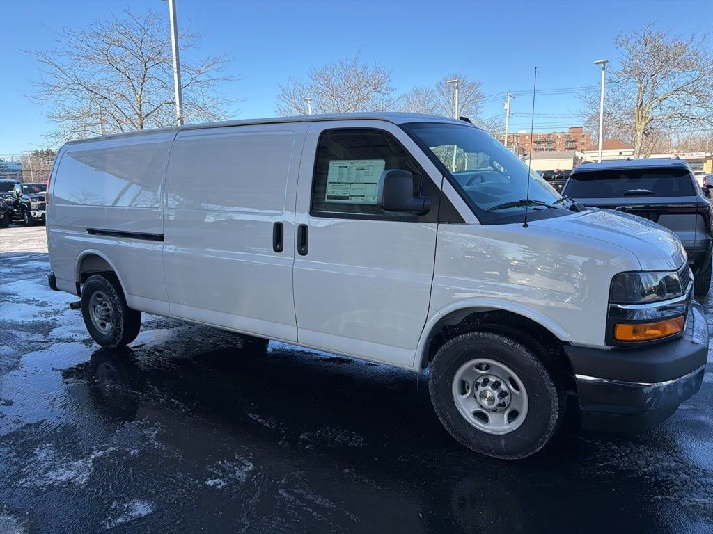 2025 CHEVROLET Express