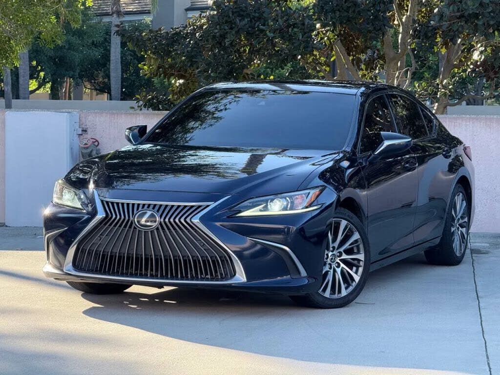 2019 LEXUS ES