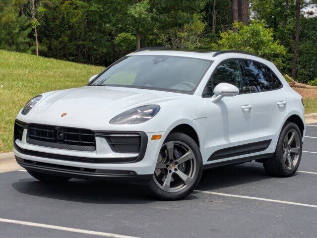 2024 PORSCHE Macan