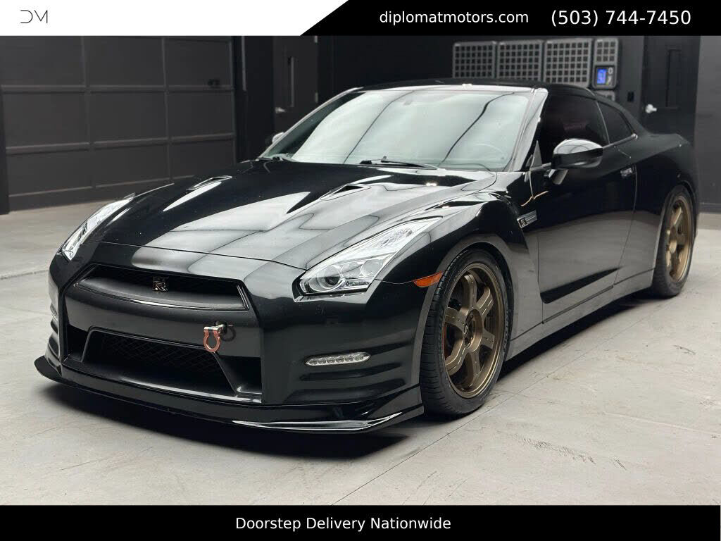 2013 NISSAN GT-R