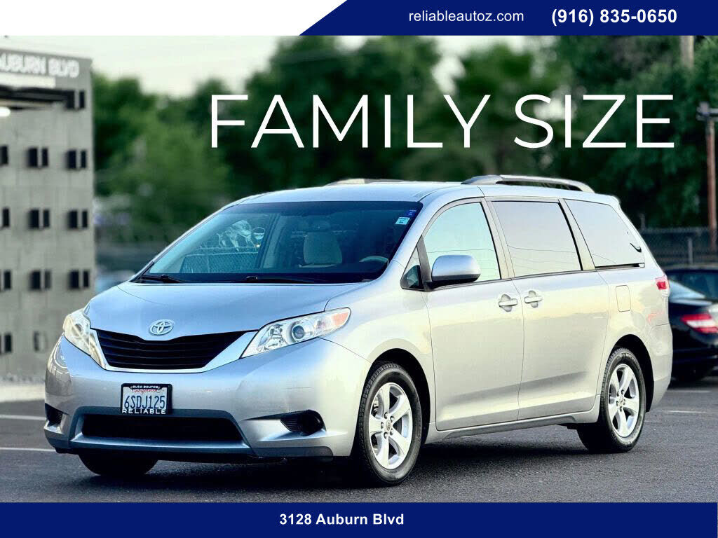 2011 TOYOTA Sienna