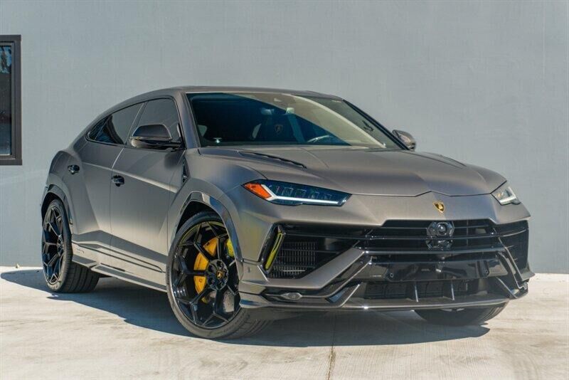 2024 LAMBORGHINI URUS