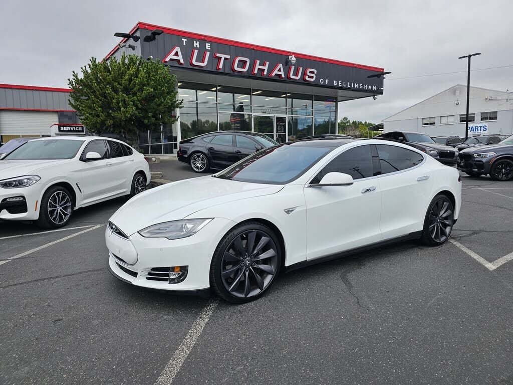 2015 TESLA Model S