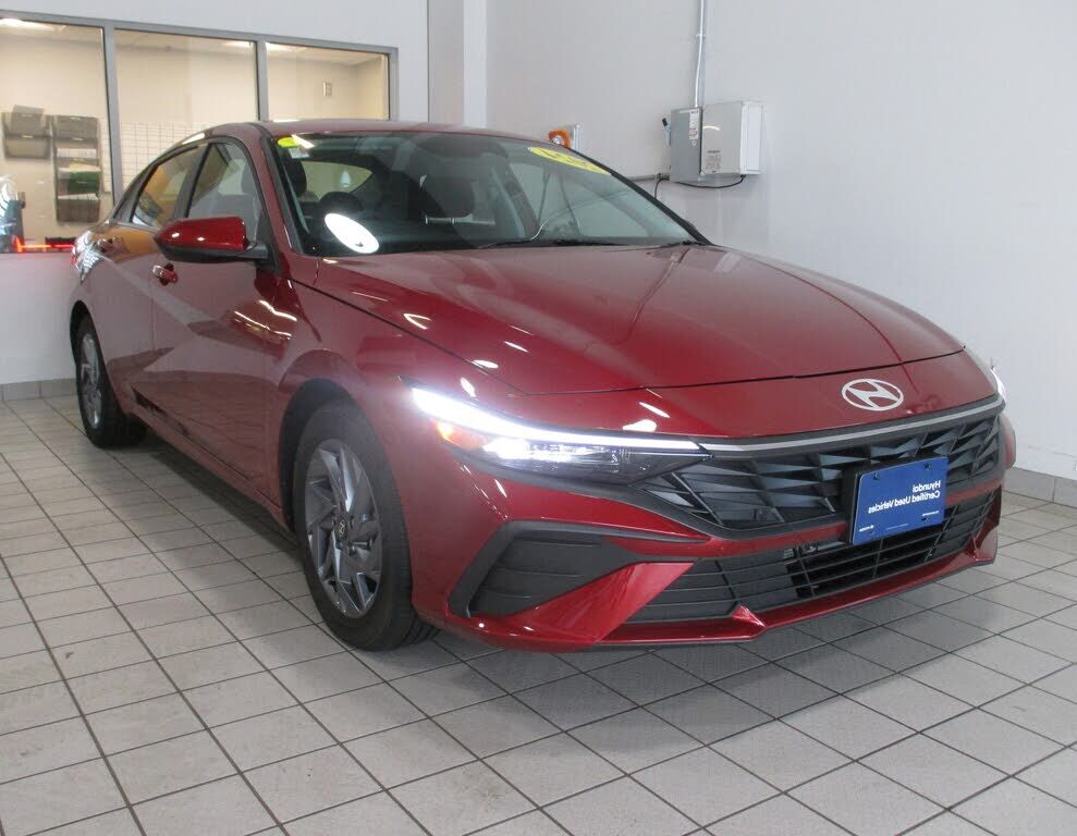 2024 HYUNDAI Elantra