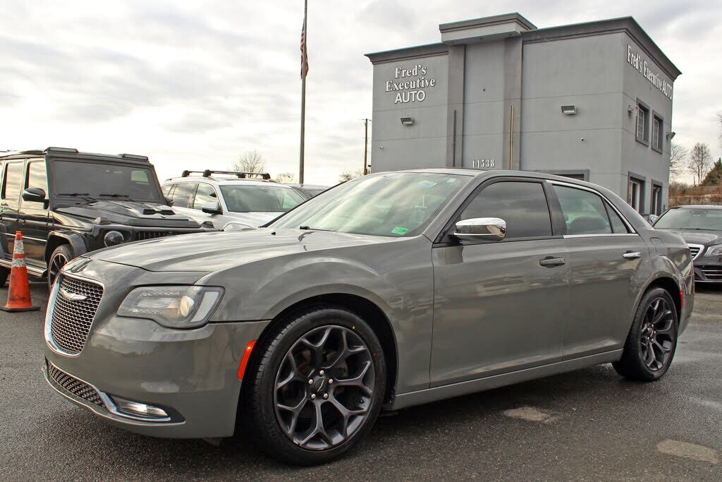 2019 CHRYSLER 300