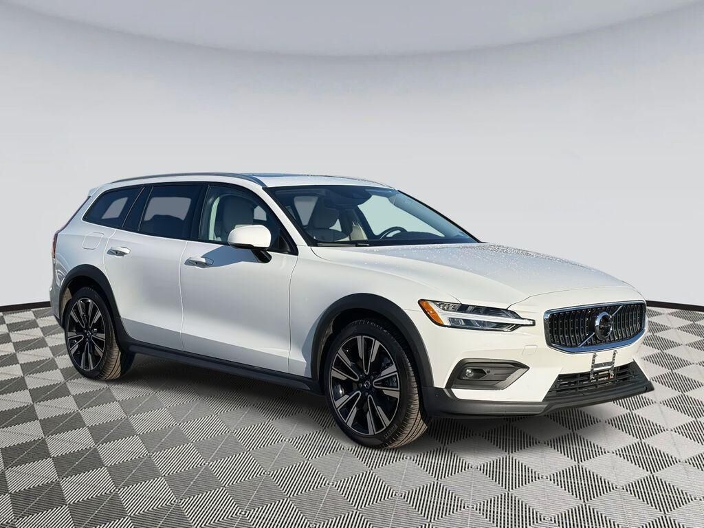 2021 VOLVO V60CC