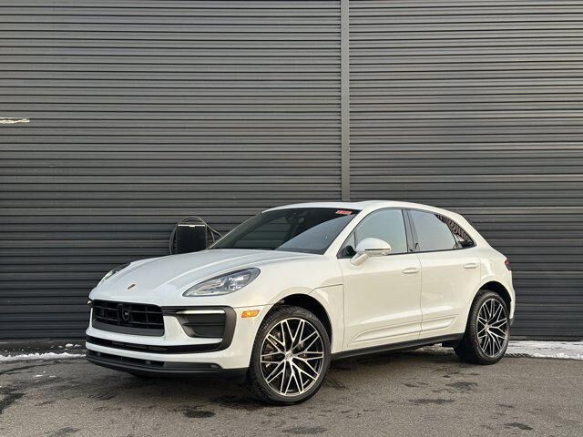 2025 PORSCHE Macan