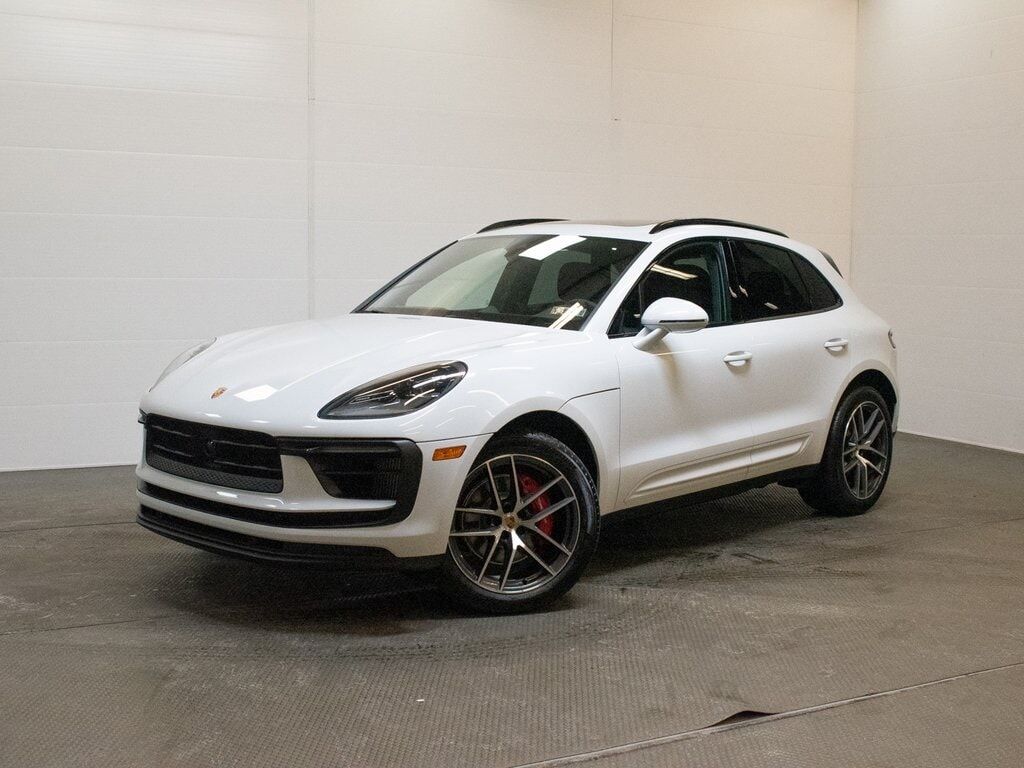 2026 PORSCHE Macan